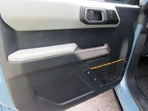 Used 2023 Ford Bronco Badlands image 15