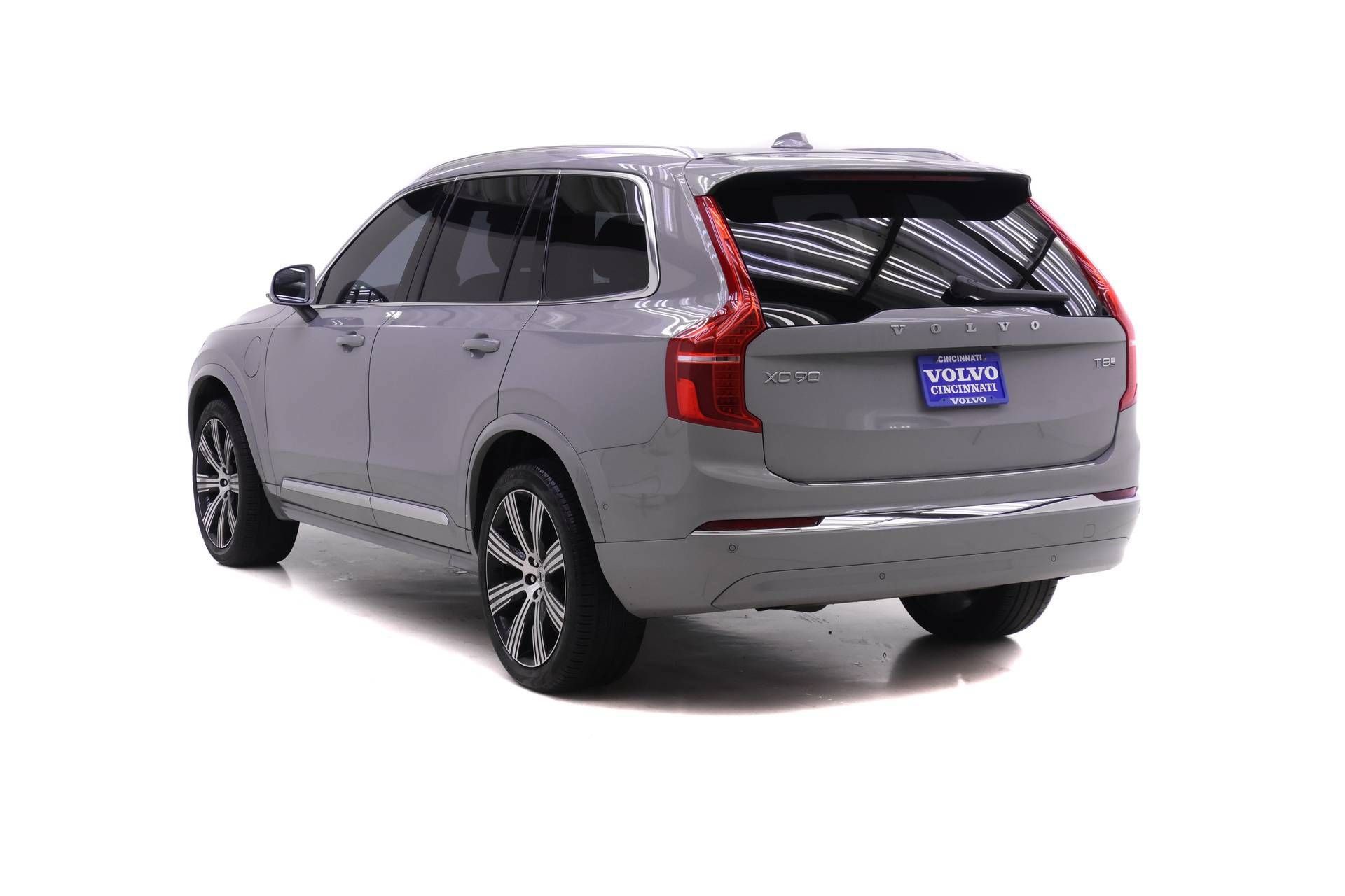 Certified 2025 Volvo XC90 T8 Plus w/ Protection Package Premier AWD/4WD image 5