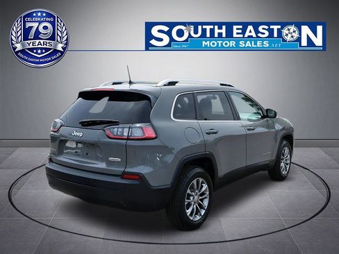 Used 2019 Jeep Cherokee Latitude Plus w/ Cold Weather Group AWD/4WD image 6