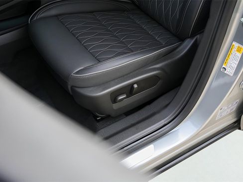 Used 2023 Buick Envision Avenir image 11