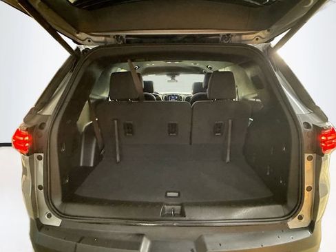 Used 2023 Chevrolet Traverse LT image 26
