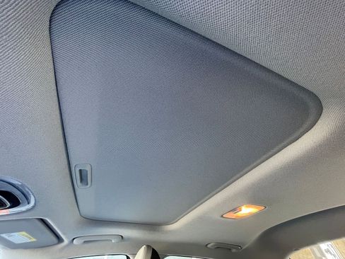 Used 2025 Hyundai Elantra Limited image 30