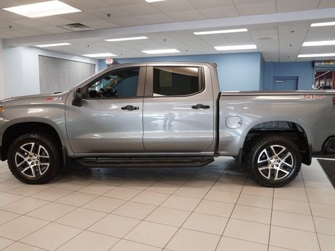 Used 2021 Chevrolet Silverado 1500 LT Trail Boss w/ Convenience Package II AWD/4WD image 2