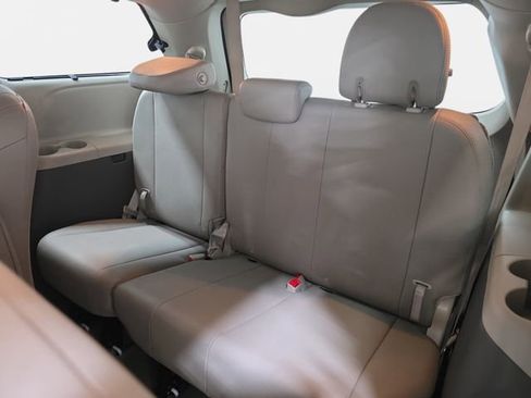 Used 2018 Toyota Sienna XLE w/ XLE Navigation Package FWD image 35