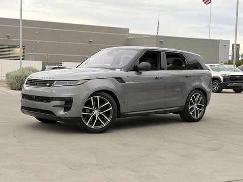 Used 2023 Land Rover Range Rover Sport SE image 2