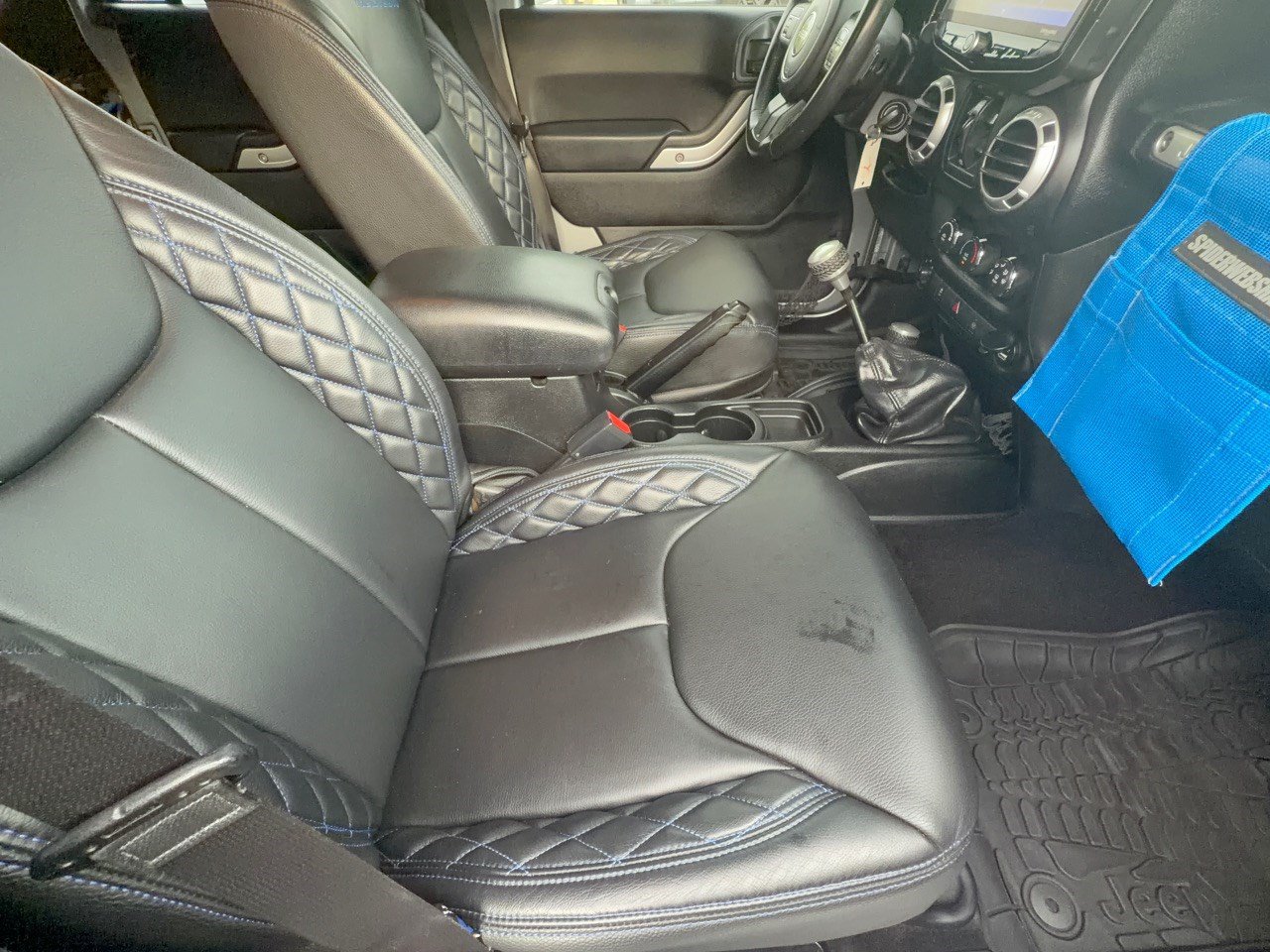 Used 2015 Jeep Wrangler Unlimited Rubicon AWD/4WD image 30