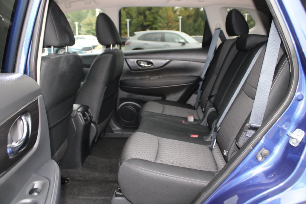 Used 2018 Nissan Rogue SV AWD/4WD image 13