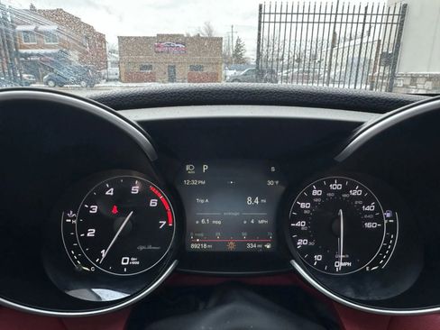Used 2019 Alfa Romeo Giulia image 11