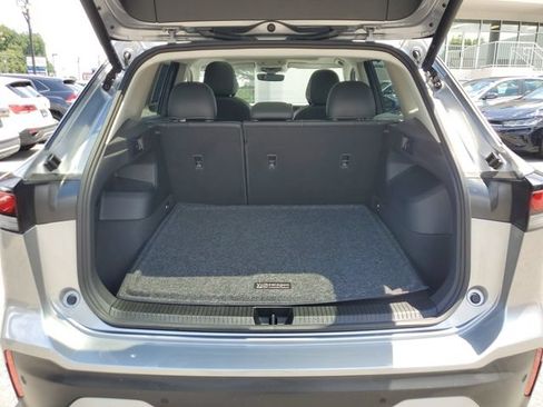 Used 2025 Volkswagen Tiguan SE w/ Panoramic Sunroof Package AWD/4WD image 8