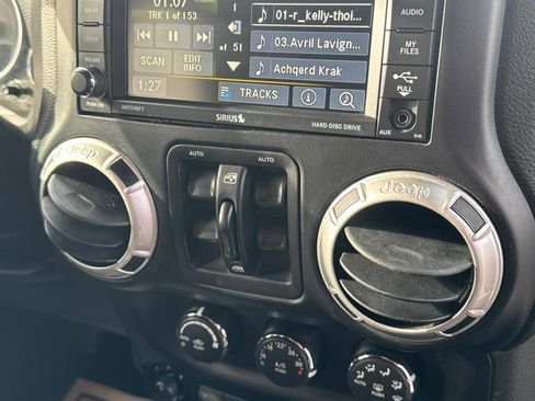 Used 2015 Jeep Wrangler Unlimited Rubicon w/ Dual Top Group image 28