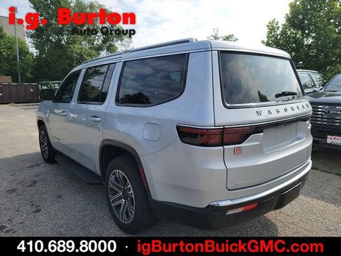 Used 2023 Jeep Wagoneer 4WD w/ Premium Group I image 4