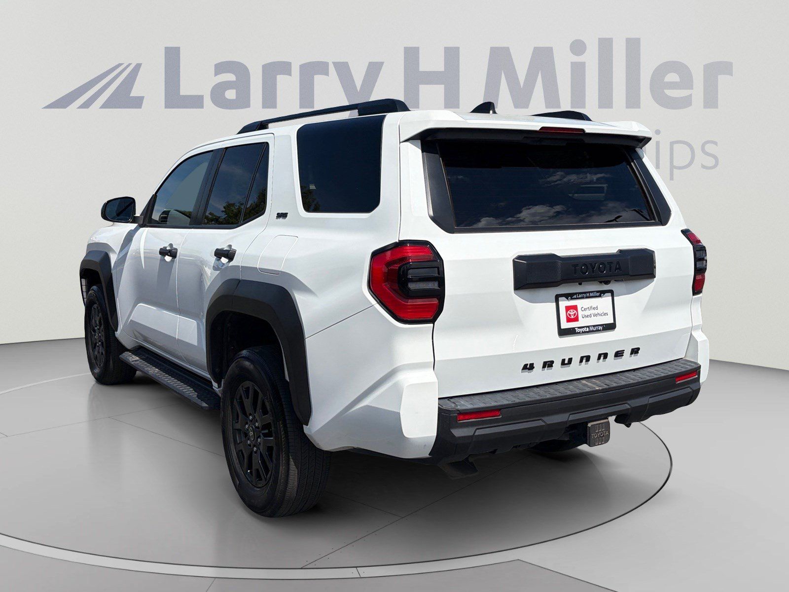 Used 2025 Toyota 4Runner SR5 AWD/4WD image 3