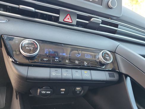 Used 2023 Hyundai Elantra SEL image 29