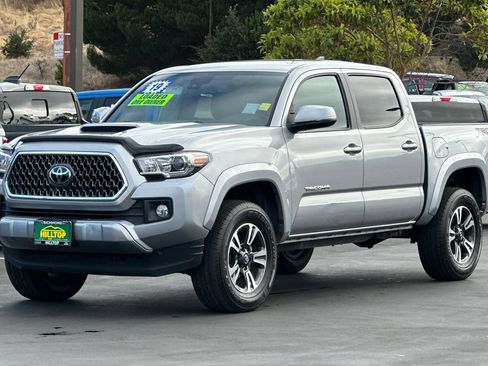 Used 2019 Toyota Tacoma TRD Sport w/ Technology Package RWD image 9