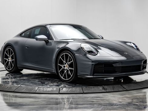 Used 2025 Porsche 911 Carrera T RWD image 21