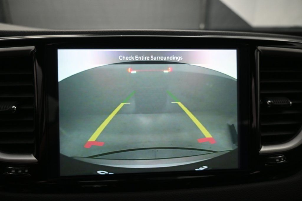 Used 2023 Chrysler Pacifica Touring-L FWD image 20