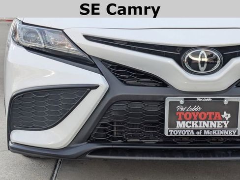 Used 2024 Toyota Camry SE image 3