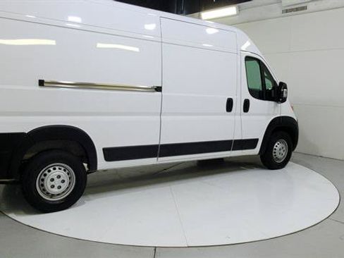 Used 2025 RAM ProMaster 2500 w/ Convenience Group FWD image 8
