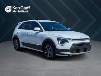 Used 2024 Kia Niro LX video 1