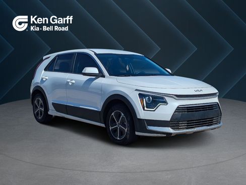Used 2024 Kia Niro LX image 1