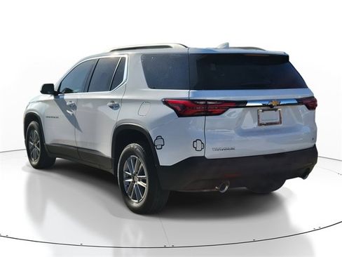 Used 2023 Chevrolet Traverse LT image 3