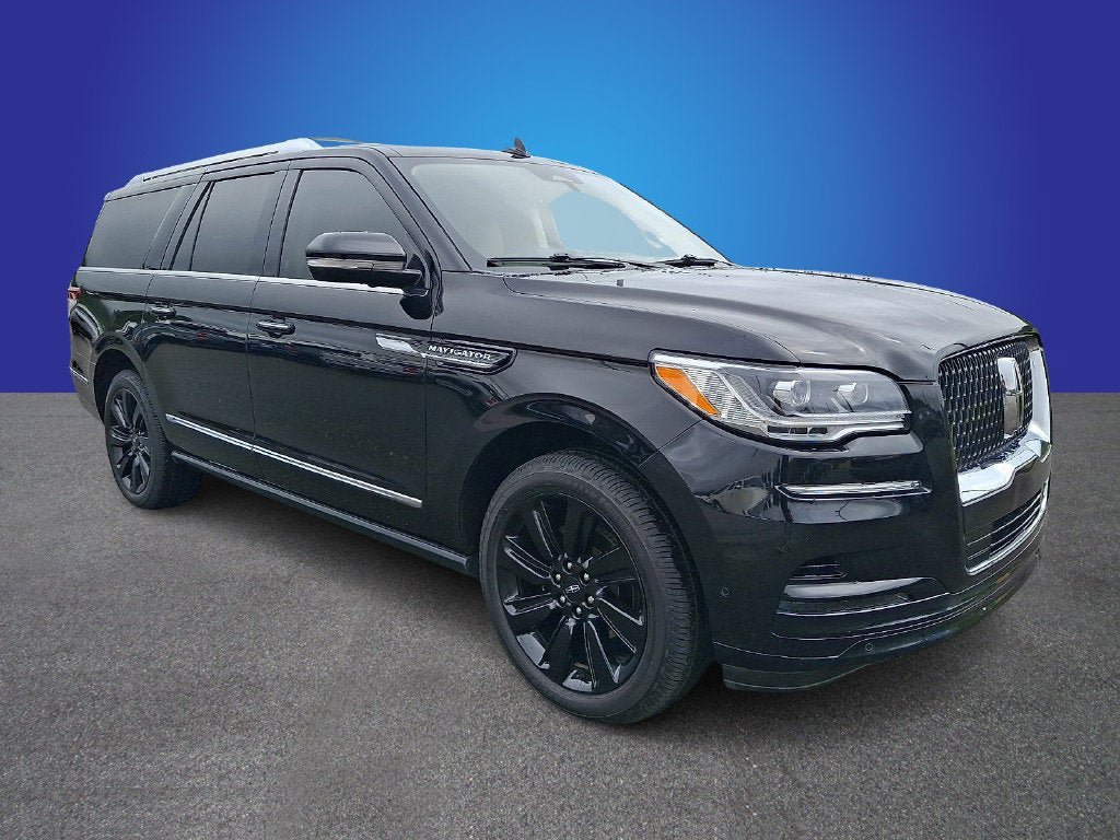 Used 2022 Lincoln Navigator L Reserve AWD/4WD image 3