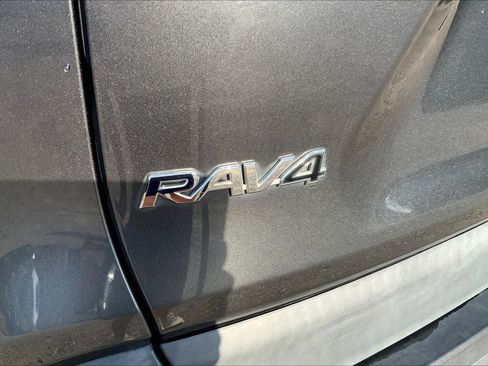 Used 2021 Toyota RAV4 XLE Premium FWD image 33