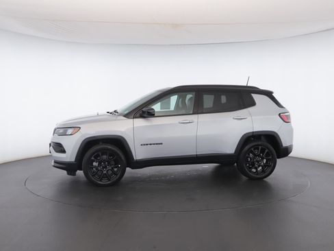 Used 2024 Jeep Compass Latitude w/ Sun and Sound Group image 47