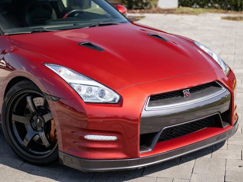 Used 2015 Nissan GT-R Black Edition AWD/4WD image 3