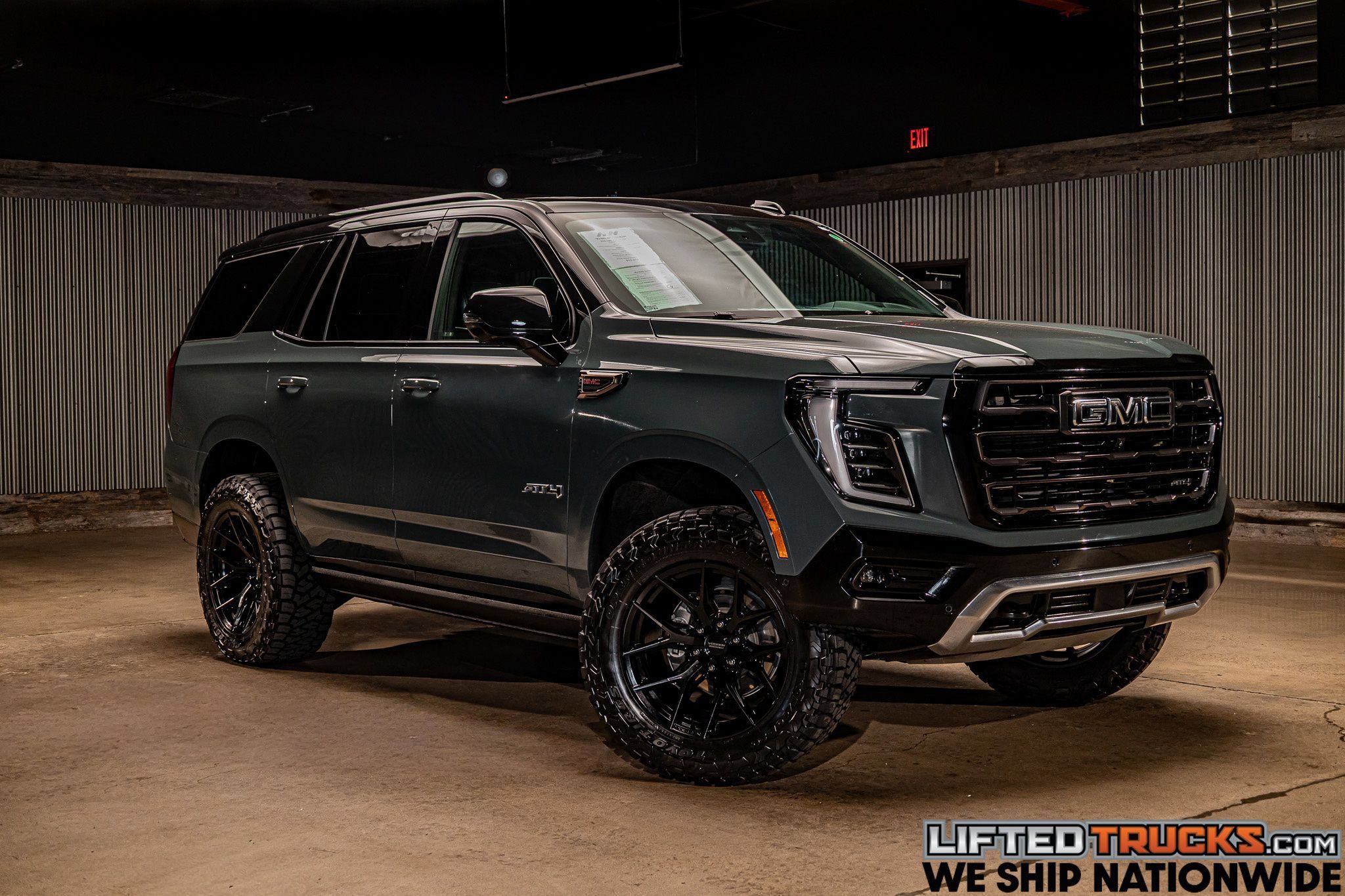 Used 2025 GMC Yukon AT4 Ultimate w/ LPO, Illumination Package AWD/4WD image 1