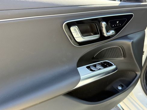 Used 2025 Mercedes-Benz E 350 4MATIC Sedan image 23