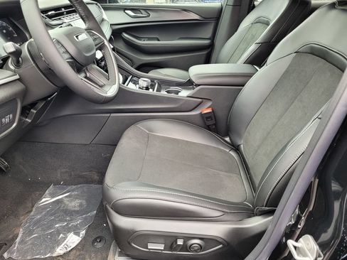 New 2025 Jeep Grand Cherokee Altitude AWD/4WD image 6