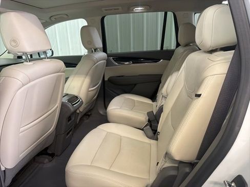 Used 2022 Cadillac XT6 Premium Luxury w/ Technology Package image 17