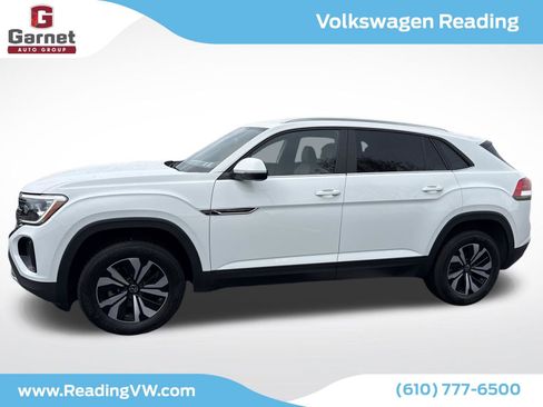Used 2024 Volkswagen Atlas Cross Sport SE image 2