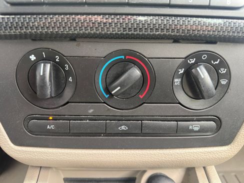 Used 2009 Ford Fusion SE FWD image 12