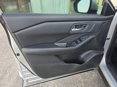 Used 2025 Nissan Rogue SV FWD image 13