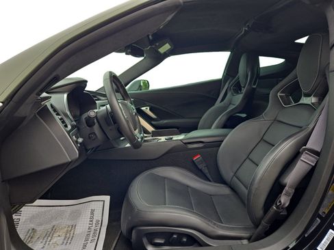 Used 2015 Chevrolet Corvette Z06 w/ 3LZ Preferred Equipment Group image 9