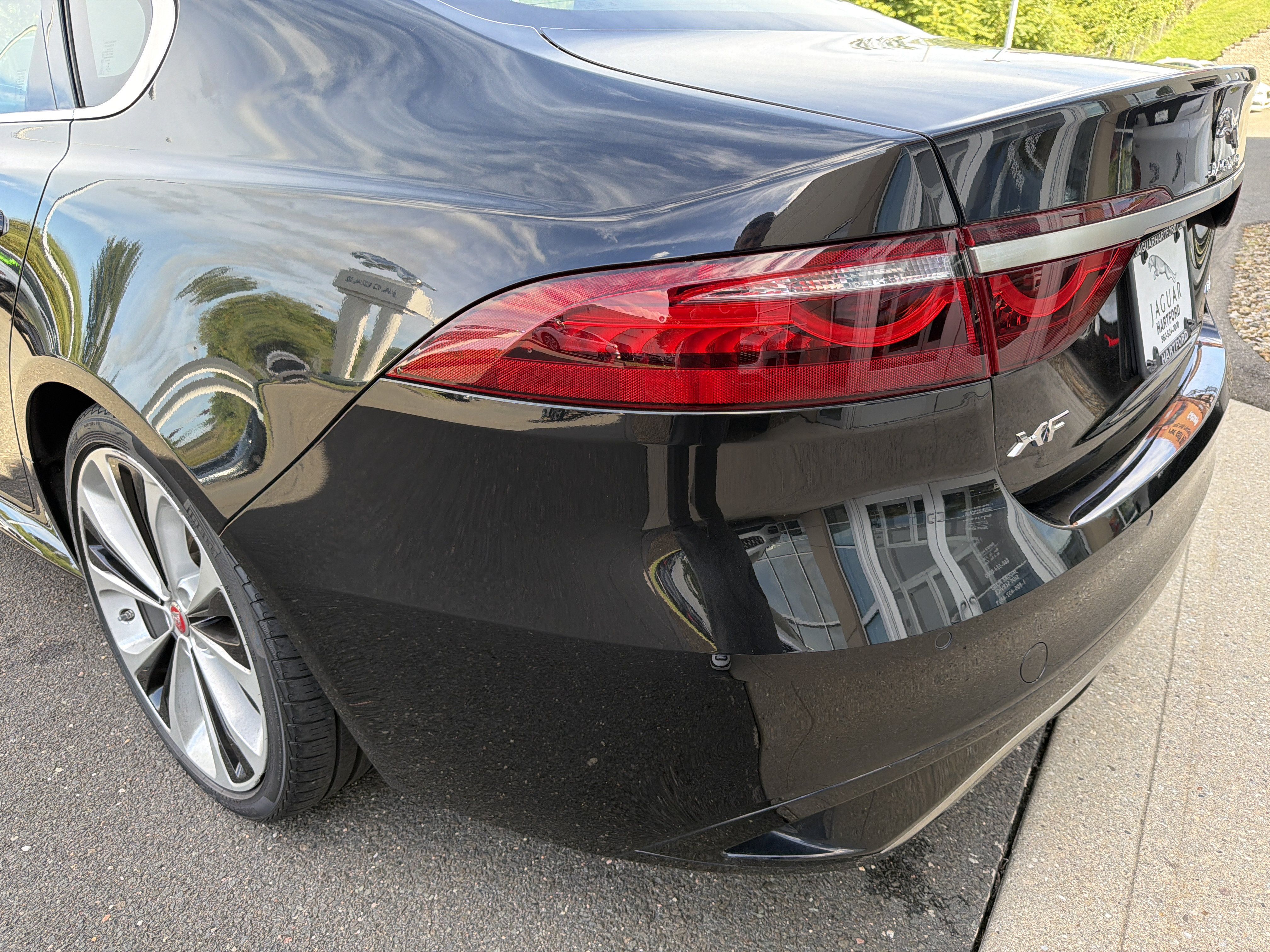 Used 2022 Jaguar XF R-Dynamic SE AWD/4WD image 15