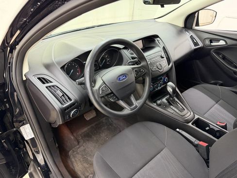 Used 2018 Ford Focus SE w/ SE Appearance Package image 18