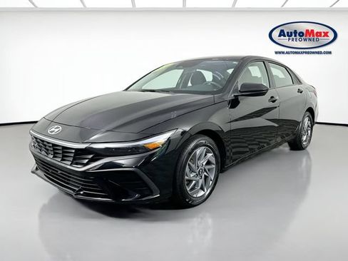 Used 2026 Hyundai Elantra Hybrid FWD image 4