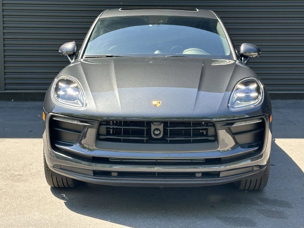 Used 2026 Porsche Macan AWD/4WD image 8