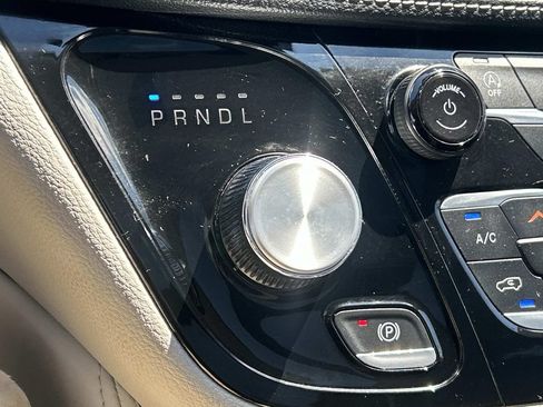 Used 2023 Chrysler Pacifica Limited FWD image 40
