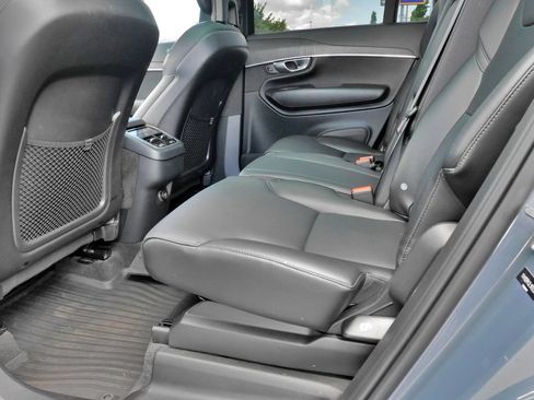 Used 2020 Volvo XC90 T5 Momentum w/ Protection Package AWD/4WD image 19