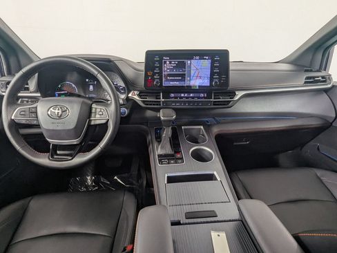 Used 2022 Toyota Sienna XSE AWD/4WD image 12
