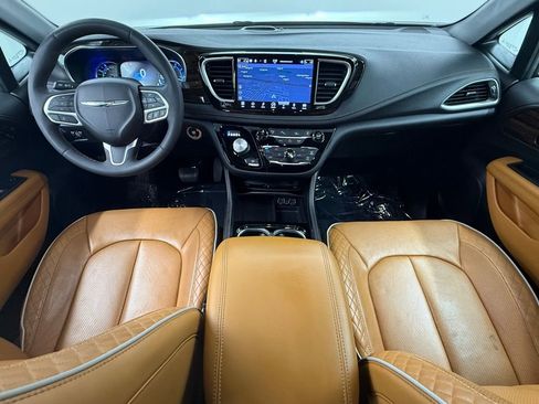 Used 2022 Chrysler Pacifica Pinnacle FWD image 39