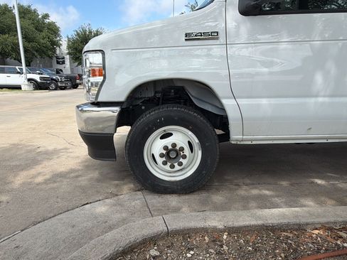 New 2025 Ford E-450 and Econoline 450 Super Duty w/ Power Equipment Group RWD image 20