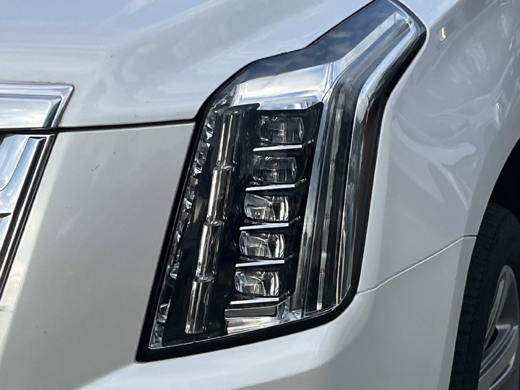 Used 2017 Cadillac Escalade Luxury AWD/4WD image 9