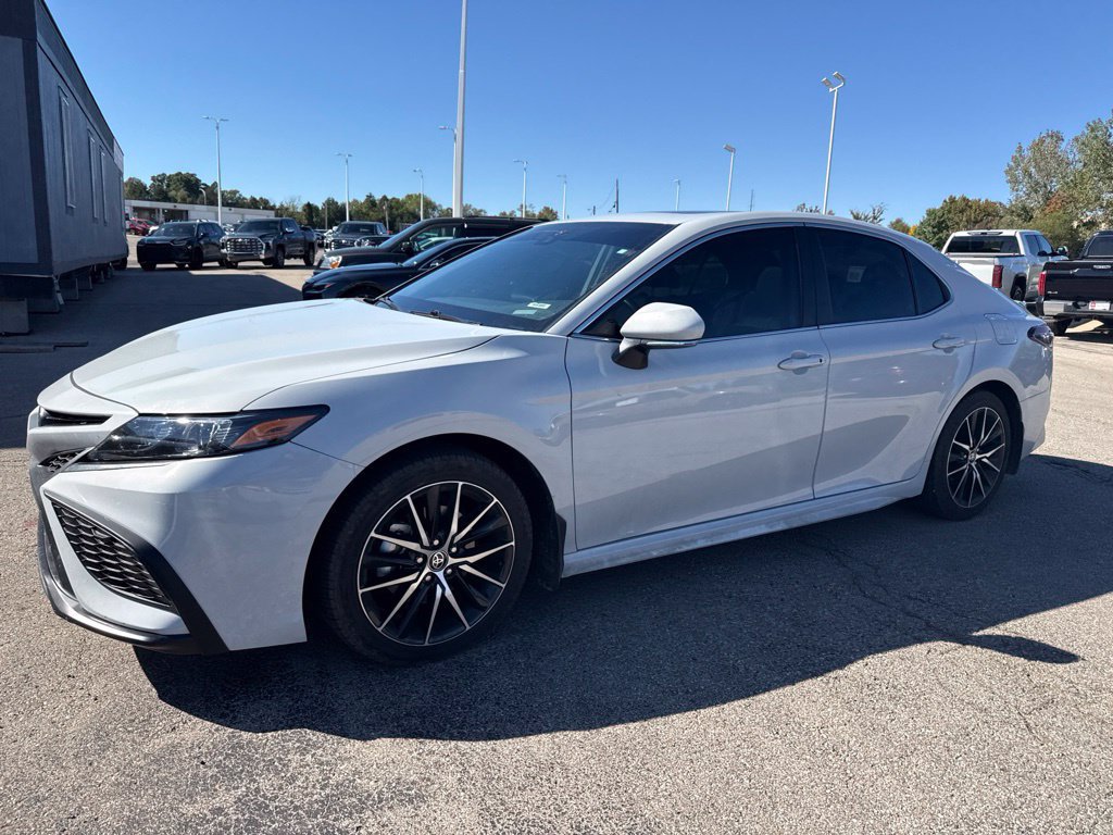 Used 2024 Toyota Camry SE w/ Cold Weather Package FWD image 10