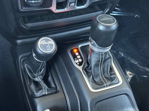 Used 2021 Jeep Gladiator Overland AWD/4WD image 24
