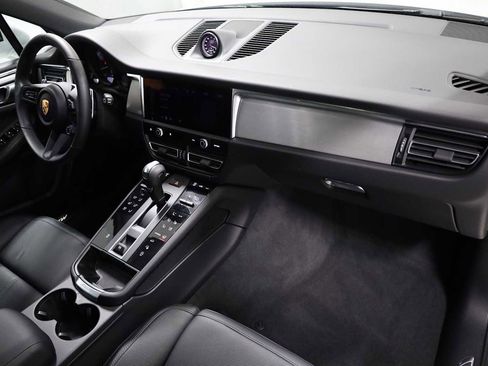 Certified 2026 Porsche Macan image 6